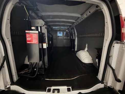 Used 2018 GMC Savana 3500 Extended w/ Driver Convenience Package image 6