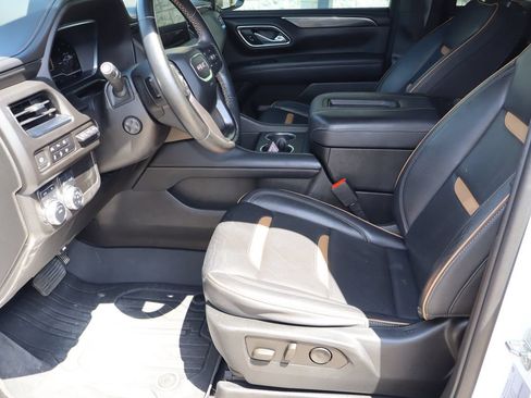 Used 2023 GMC Yukon XL AT4 w/ Technology Package AWD/4WD image 17