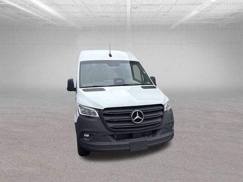 Used 2025 Mercedes-Benz Sprinter 2500 image 14