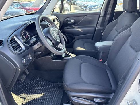 Used 2023 Jeep Renegade Latitude AWD/4WD image 16