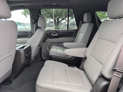 Used 2024 Chevrolet Tahoe Z71 w/ Luxury Package AWD/4WD image 33