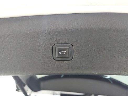 Used 2020 Buick Enclave Essence w/ Sound and Sites Package image 19