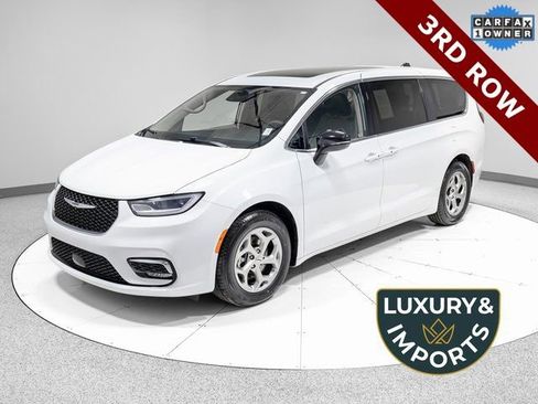 Used 2024 Chrysler Pacifica Limited FWD image 1