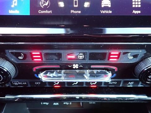 New 2025 Jeep Grand Cherokee Limited w/ Black Appearance Package AWD/4WD image 18