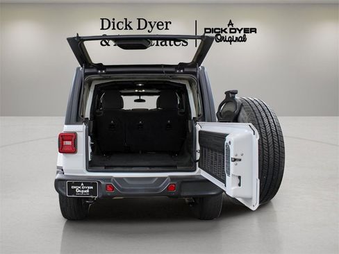 Used 2019 Jeep Wrangler Unlimited Sahara w/ Safety Group image 30