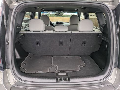 Used 2015 Kia Soul + image 11