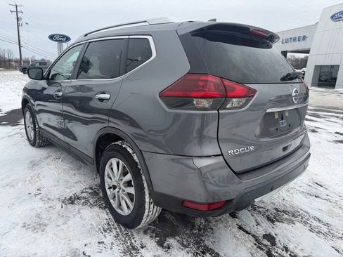 Used 2020 Nissan Rogue SV image 3