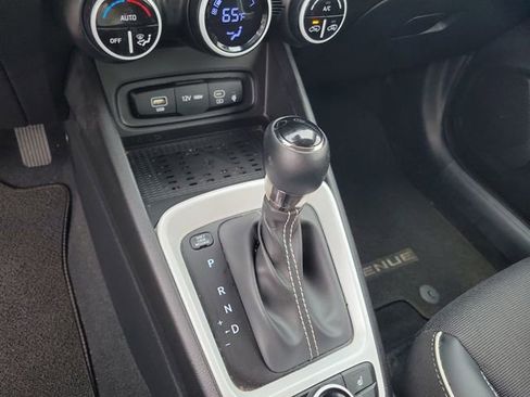 Used 2025 Hyundai Venue Limited image 24