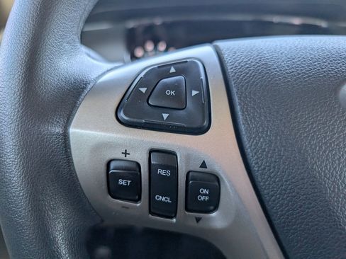 Used 2017 Ford Taurus SE image 14