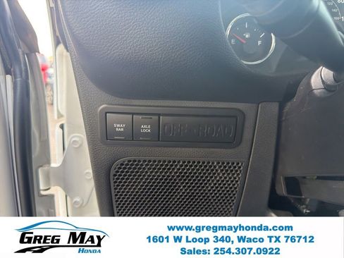 Used 2015 Jeep Wrangler Unlimited Rubicon w/ Connectivity Group AWD/4WD image 19