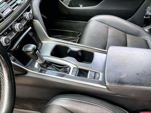 Used 2018 Honda Accord Sport image 16
