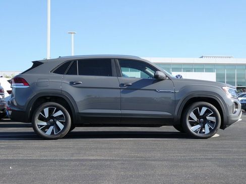 Used 2026 Volkswagen Atlas Cross Sport SE AWD/4WD image 2