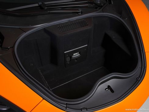 Used 2020 McLaren 570S Spider image 29