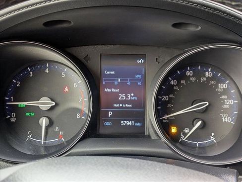 Used 2019 Toyota C-HR XLE FWD image 11