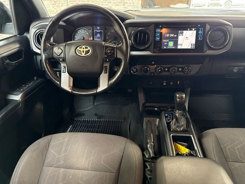Used 2019 Toyota Tacoma TRD Off-Road AWD/4WD image 14
