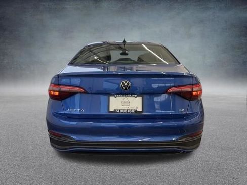Used 2024 Volkswagen Jetta SE FWD image 6