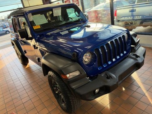 Used 2018 Jeep Wrangler Unlimited Sport image 1