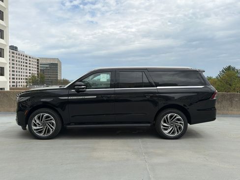 New 2026 Lincoln Navigator L Premier image 4