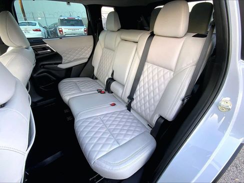 Used 2023 Mitsubishi Outlander SEL image 16