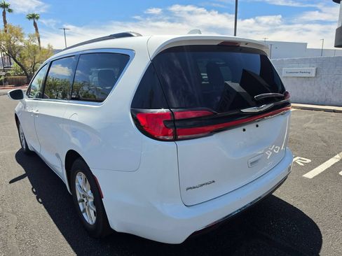 Used 2022 Chrysler Pacifica Touring-L FWD image 7