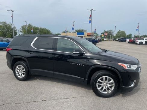Used 2020 Chevrolet Traverse LT FWD image 2