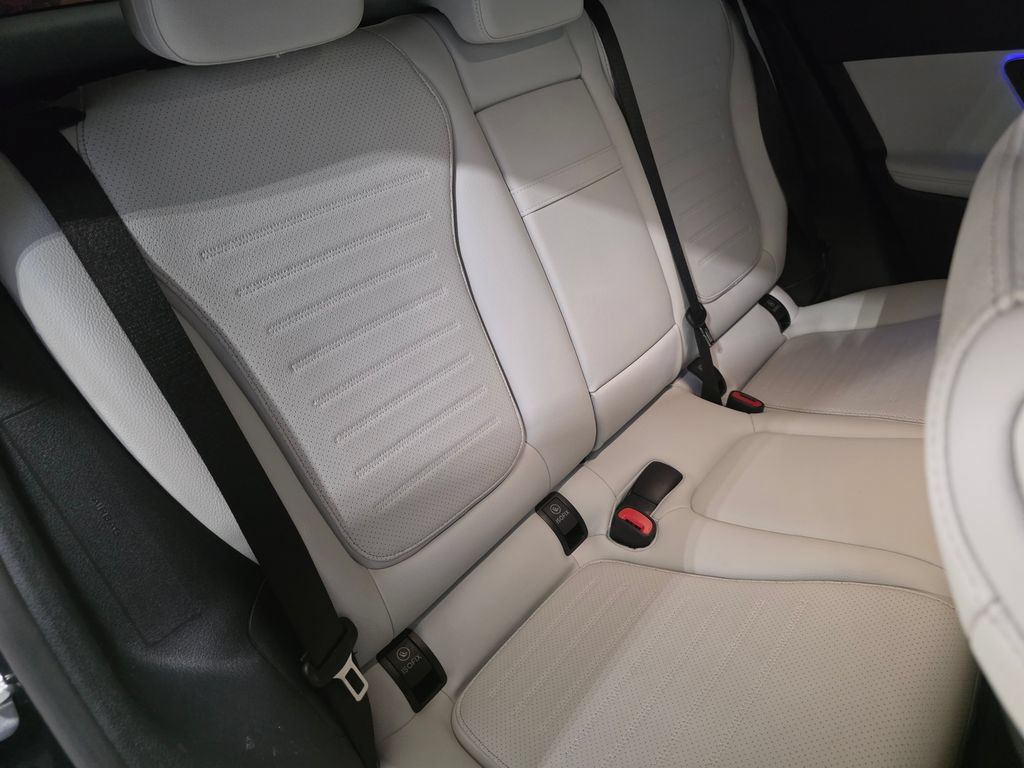 Used 2024 Mercedes-Benz GLC 300 4MATIC image 13