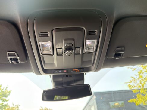Used 2025 Chevrolet Tahoe Z71 w/ Comfort Package AWD/4WD image 26