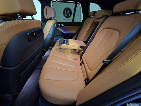 Used 2022 BMW X5 xDrive40i w/ M Sport Package image 12