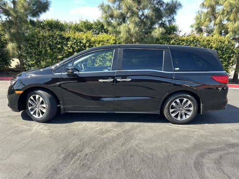 Used 2023 Honda Odyssey EX-L image 3