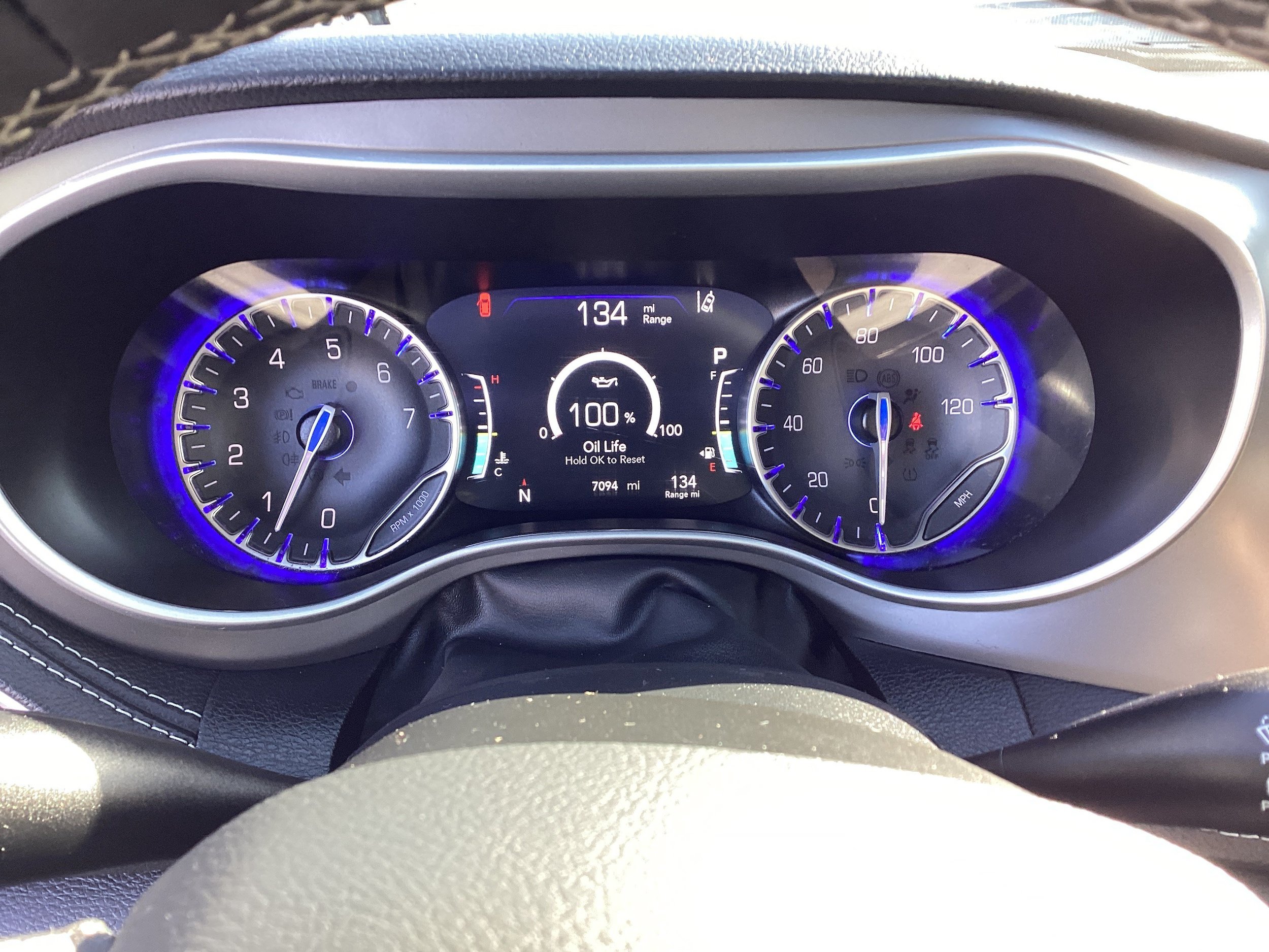 Used 2027 Chrysler Pacifica Limited FWD image 17