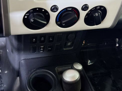 Used 2013 Toyota FJ Cruiser 4WD w/ Upgrade Pkg image 7