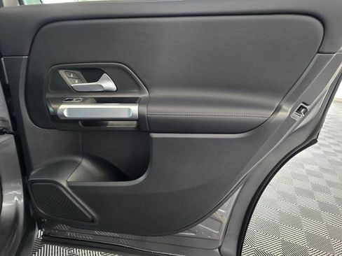 Used 2023 Mercedes-Benz GLB 250 4MATIC image 40