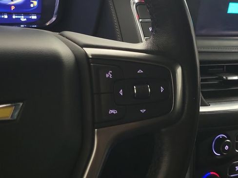 Used 2022 Chevrolet Suburban LT RWD image 25