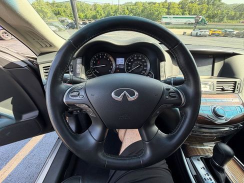 Used 2015 INFINITI Q70 3.7 w/ Deluxe Touring Package AWD/4WD image 17