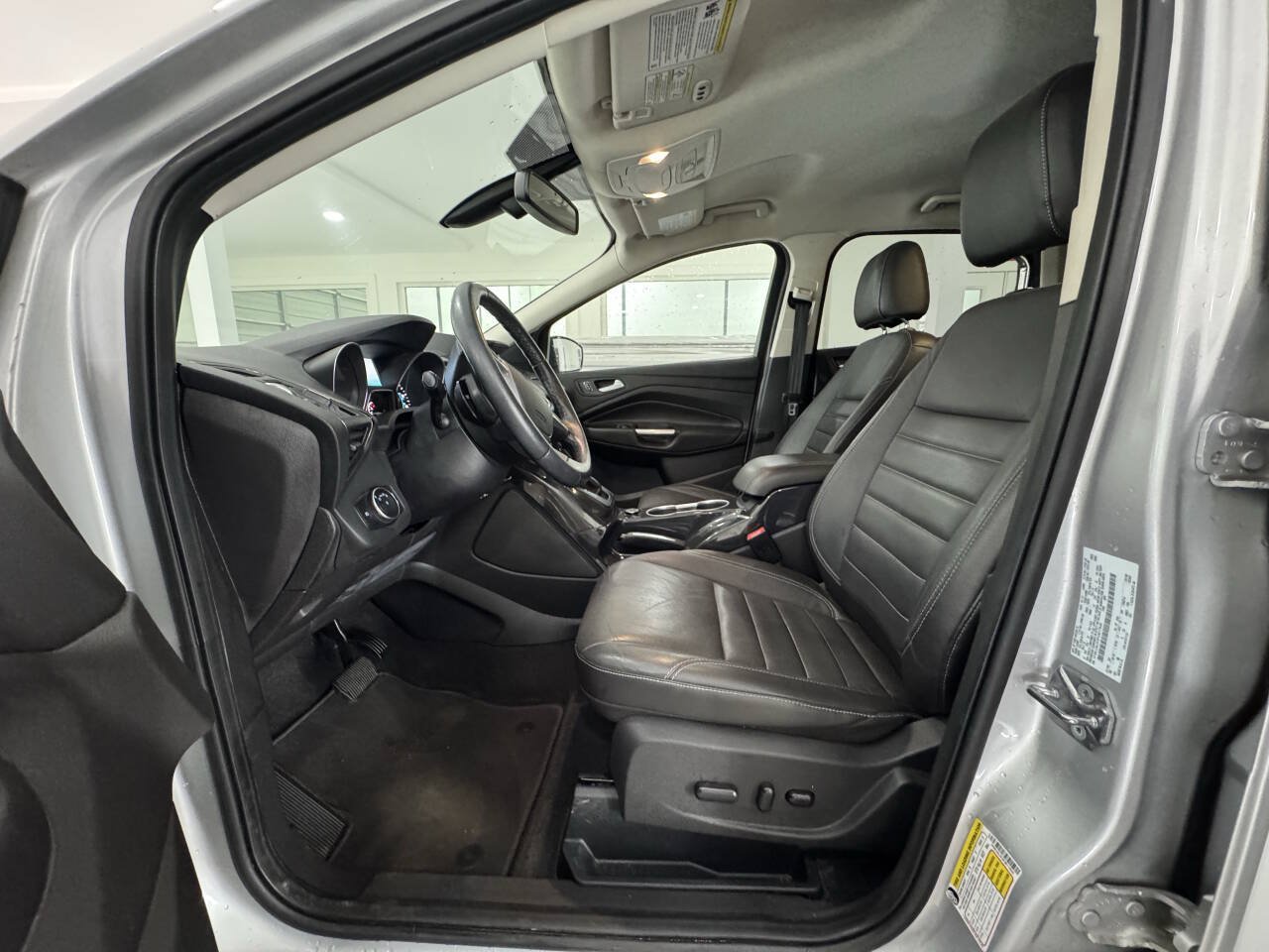 Used 2015 Ford Escape Titanium w/ Equipment Group 301A AWD/4WD image 15