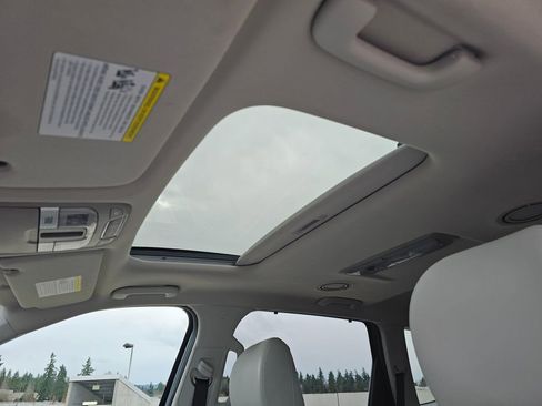 Used 2022 Kia Telluride EX w/ EX Premium Package image 24