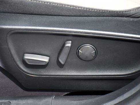 Used 2020 Ford Escape SE image 24