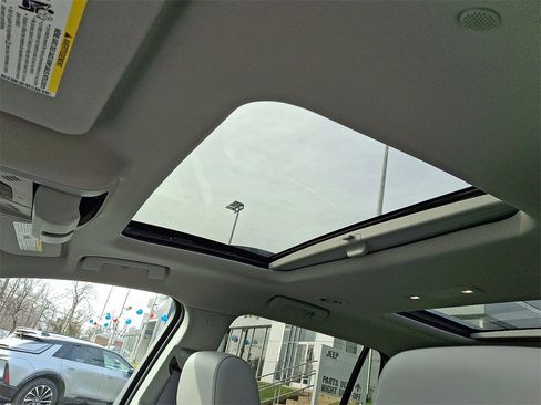 Used 2023 GMC Acadia SLT w/ Preferred Package image 15