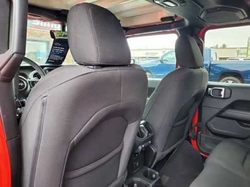 Used 2023 Jeep Wrangler Unlimited Sahara AWD/4WD image 24