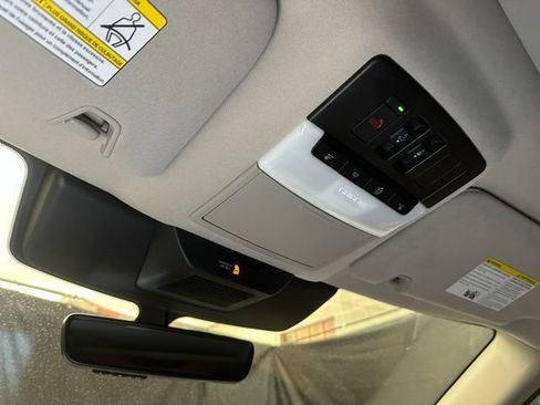 Used 2025 Nissan Pathfinder Platinum AWD/4WD image 31