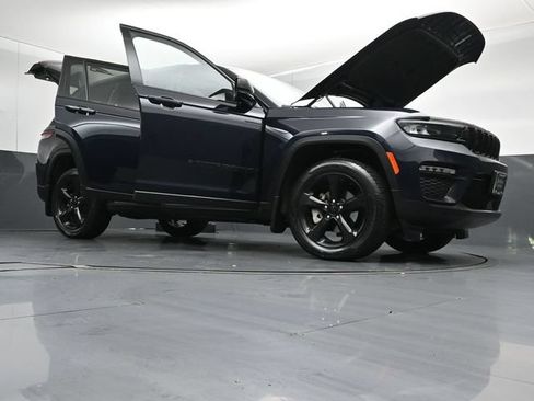 Used 2023 Jeep Grand Cherokee Limited w/ Black Appearance Package AWD/4WD image 53