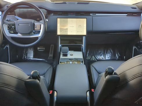 New 2025 Land Rover Range Rover Long Wheelbase Autobiography image 15