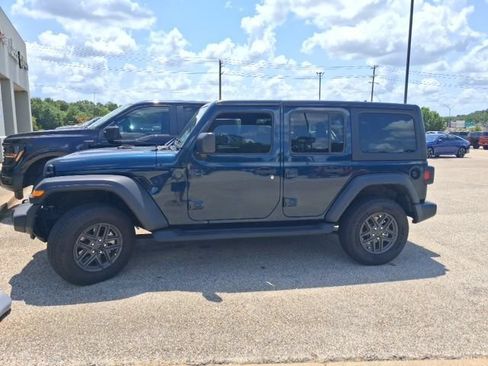 Used 2025 Jeep Wrangler Unlimited Sport AWD/4WD image 1