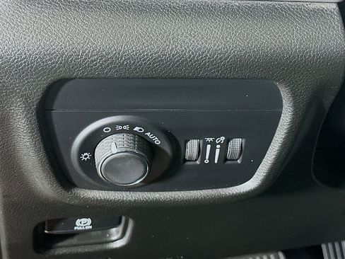 Used 2023 Jeep Grand Cherokee L Laredo image 17