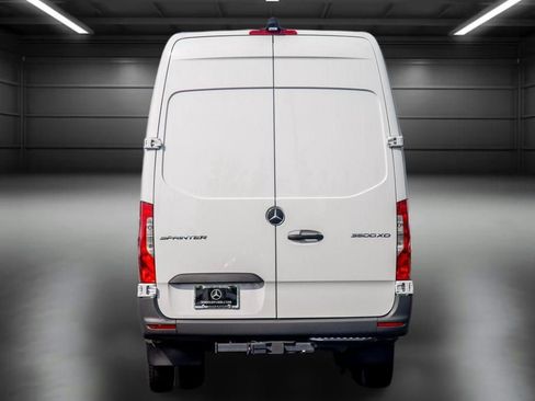 Used 2024 Mercedes-Benz Sprinter 3500 image 4