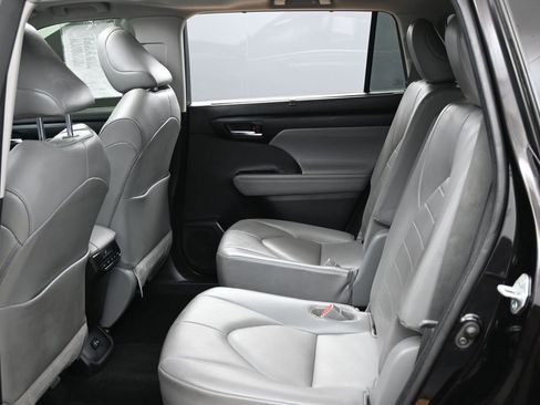 Used 2021 Toyota Highlander XLE AWD/4WD image 33