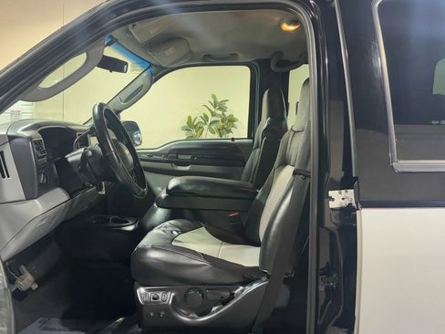 Used 2004 Ford F250 XLT image 9