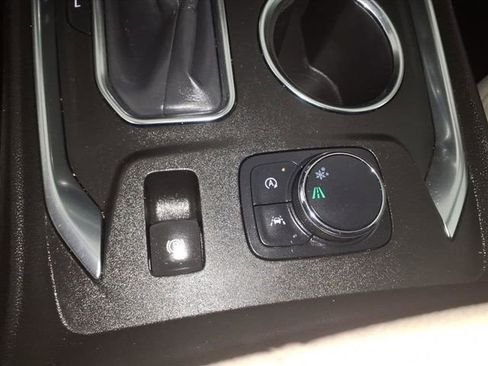 Used 2022 Chevrolet Traverse LS image 22