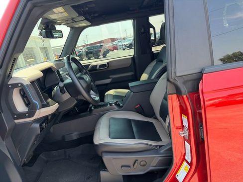 Used 2023 Ford Bronco Wildtrak AWD/4WD image 9