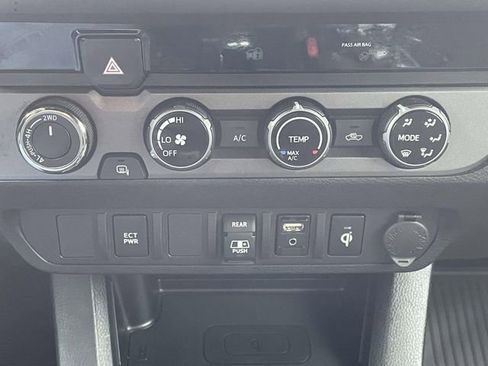 Used 2018 Toyota Tacoma TRD Off-Road image 23